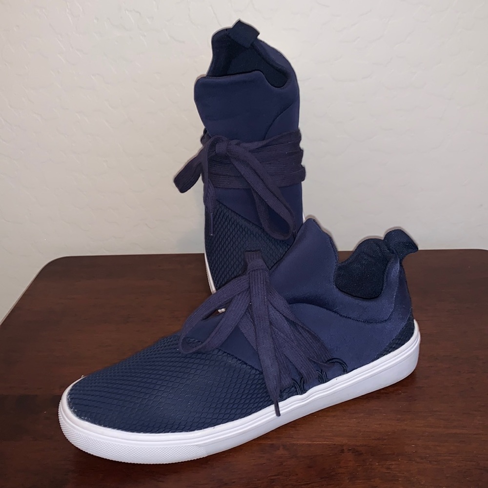 STEVE MADDEN SIZE 7.5 LANCER NAVY BLUE ATHLETIC SHOES